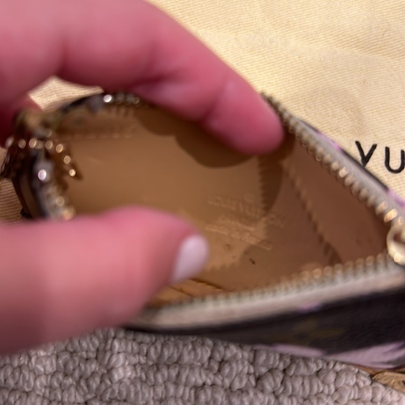 UNIQUE Louis Vuitton Key Wallet - Picture 3 of 5